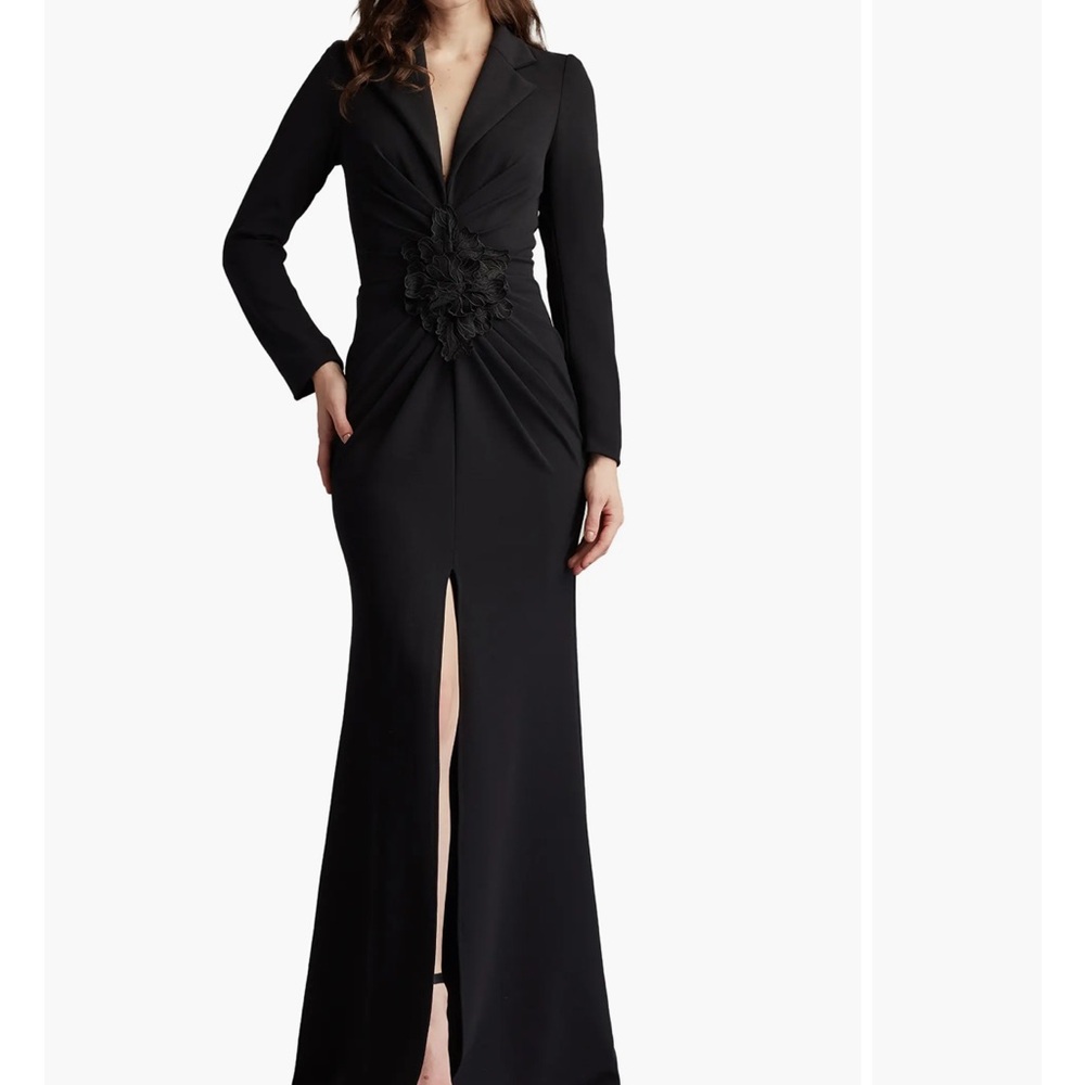 Tadashi shoji Embroidered Crepe Flower Long Sleeve Body-Con Gown, SIZE 4